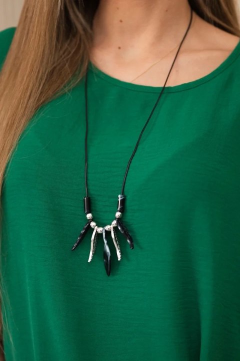 Bluzka oversize z wisiorkiem zielona