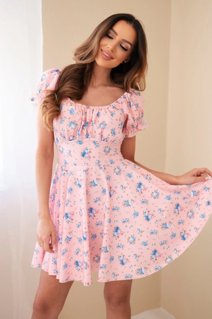 Sukienka damska w kwiaty z bufiastym rękawem i elastyczną talią pudrowy róż
