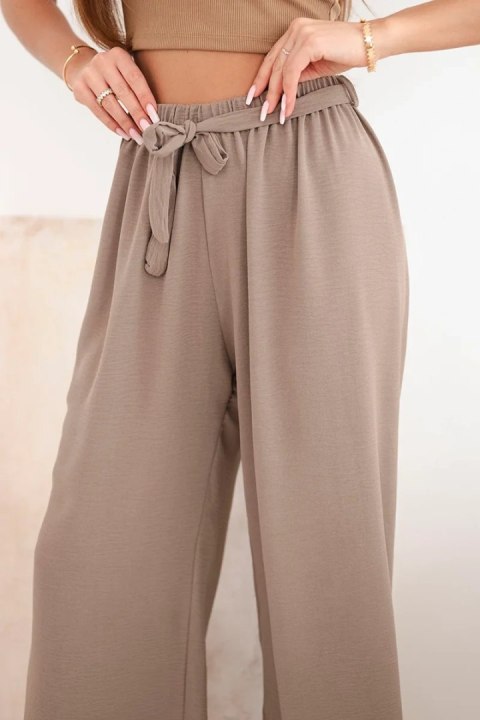 Spodnie z szeroką i wiązaniem w pasie mocca