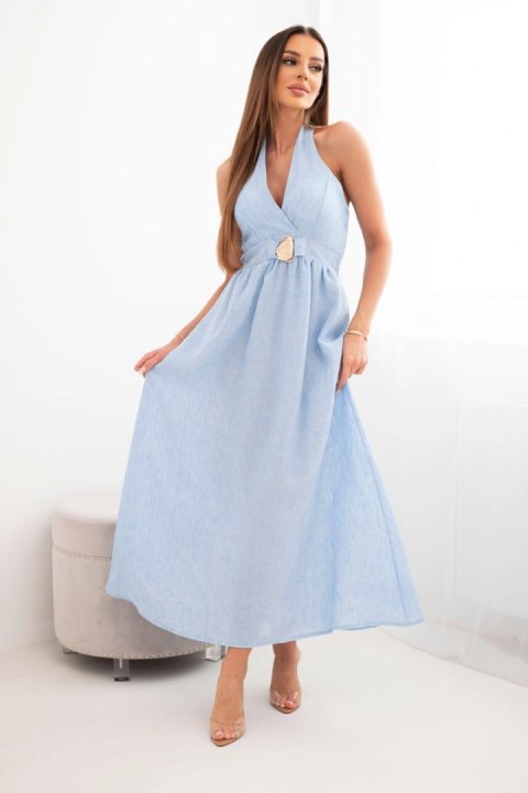 Sukienka damska wiskozowa maxi wiązana na szyi z ozdobną klamrą niebieska