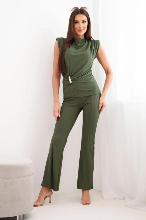 Komplet damski z marszczeniem bluzki i szerokimi spodniami khaki