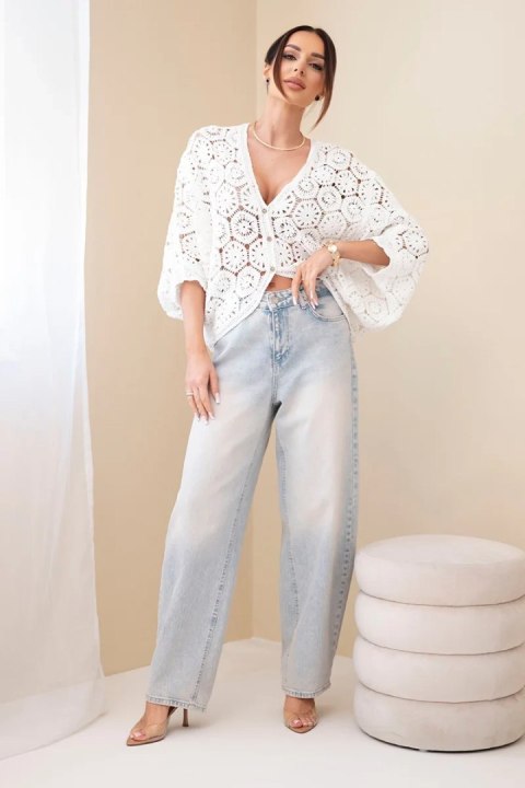 Sweter damski ażurowy oversize zapinany na guziki z dekoltem V biały