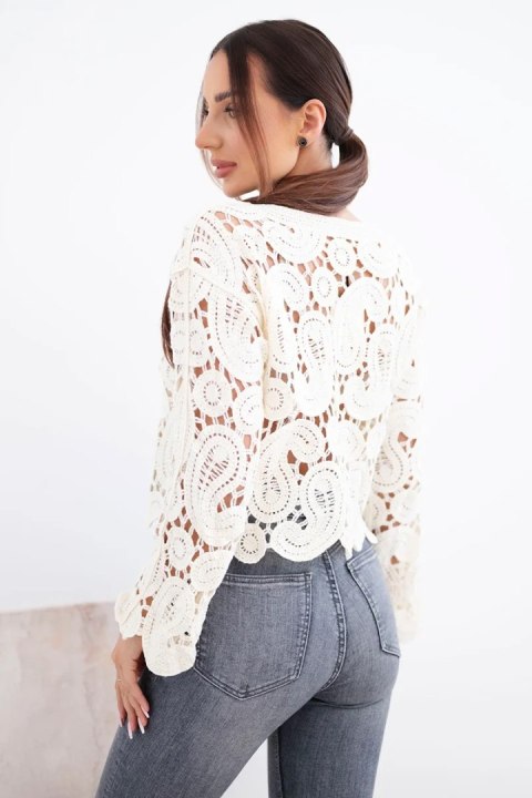 Sweter damski ażurowy z dekoracyjnym wzorem i długim rękawem beżowy