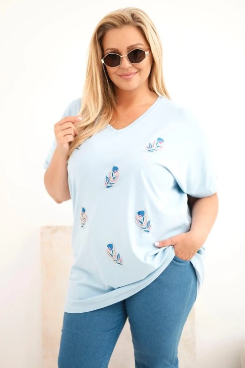Niebieska bawełniana bluzka Plus Size z dekoltem V i aplikacją piórek