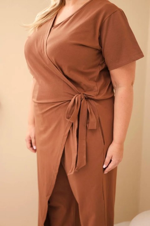 Kombinezon damski bawełniany Plus Size z wiązaniem w pasie camelowy