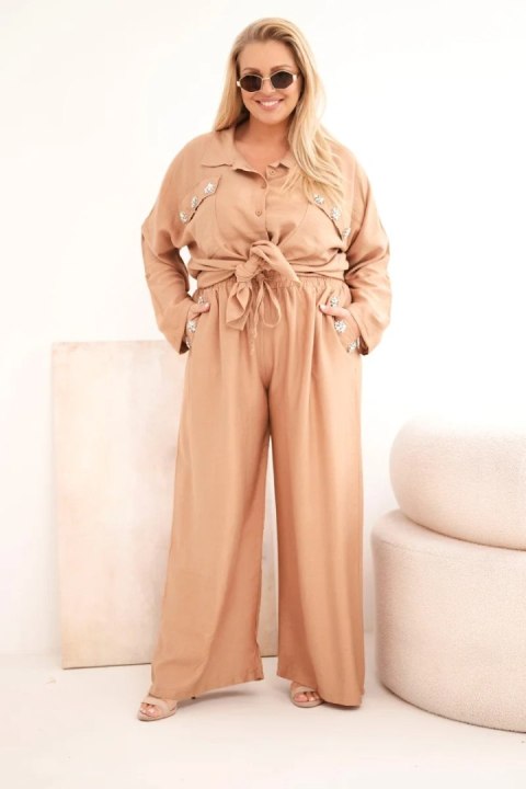 Camelowy komplet damski Plus Size bawełniany – koszula i szerokie spodnie
