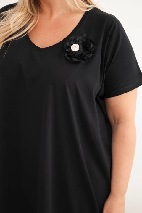 Czarna bawełniana sukienka Plus Size z dekoltem V i ozdobną broszką