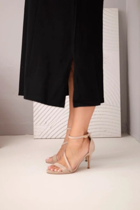 Sukienka damska Plus Size bawełniana z dekoltem w serek czarna