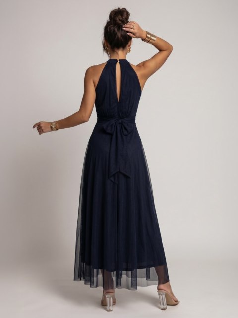 662-3 Elegancka sukienka wieczorowa maxi halter z tiulem i wiązaniem w talii - granatowa - UNI