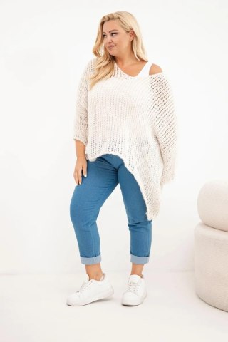 Sweter damski ażurowy oversize z dekoltem V i dłuższym tyłem beżowy