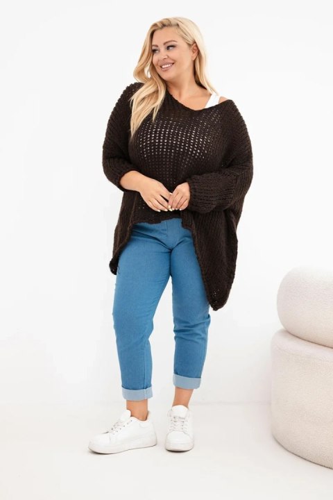 Sweter damski ażurowy oversize z dekoltem V i dłuższym tyłem brązowy