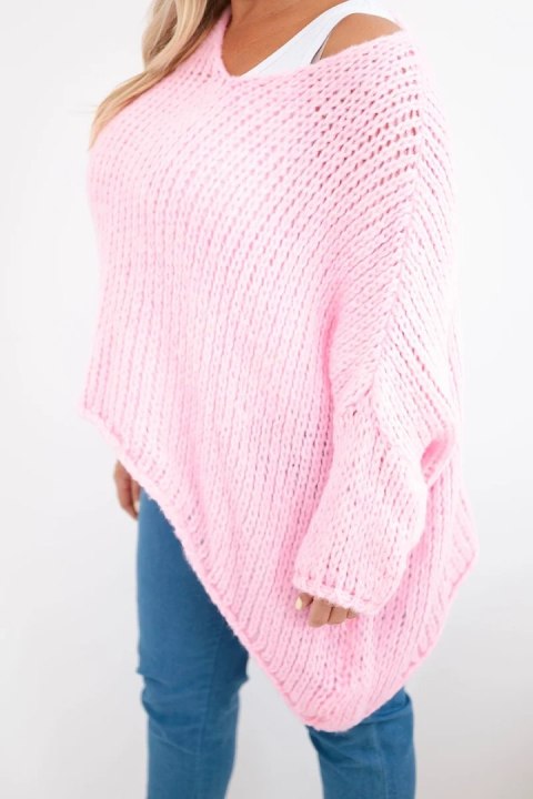 Sweter damski ażurowy oversize z dekoltem V i dłuższym tyłem cukierkowy róż