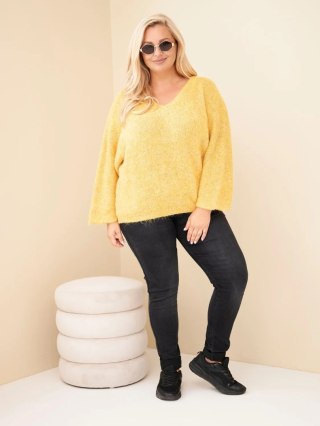 Sweter damski Plus Size z dekoltem V i szerokim rękawem musztardowy