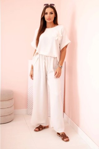 Komplet damski z wiskozy z ozdobnym kwiatem i szerokimi spodniami beżowy