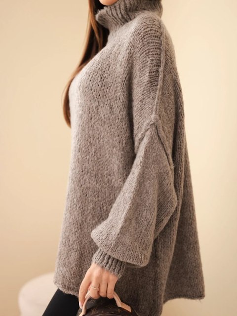 Sweter damski oversize z dodatkiem wełny z golfem i szerokimi rękawami fango