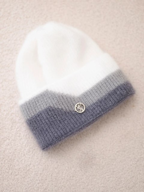 Czapka damska beanie prążkowana z ozdobą biała+ciemnoszara
