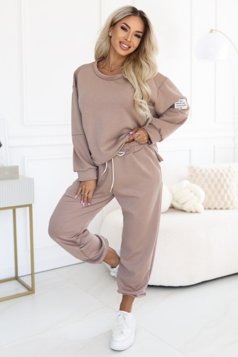 689-1 Komplet dresowy damski z bluzą oversize i spodniami z wiązaniem - cappuccino - UNI