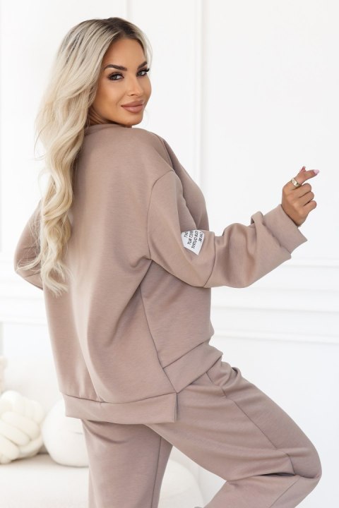 689-1 Komplet dresowy damski z bluzą oversize i spodniami z wiązaniem - cappuccino - UNI