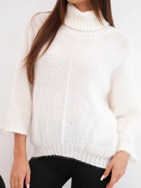 Sweter z golfem ecru