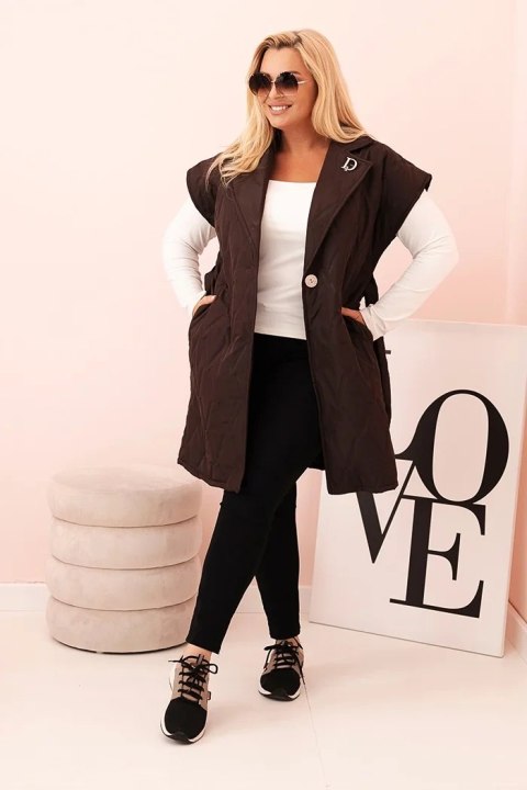 Kamizelka damska Plus Size pikowana z paskiem i kołnierzem brązowa