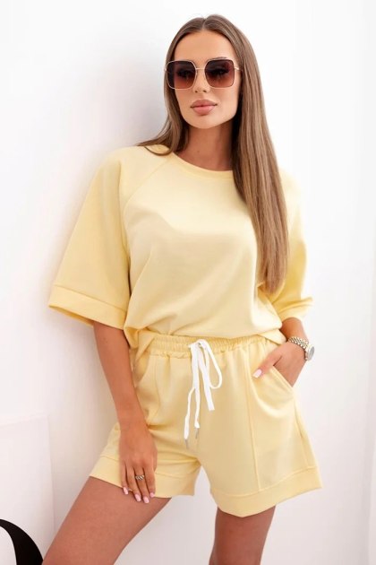 Komplet damski masełko z bluzka z krótkim rękawem i spodenki z gumką żółty