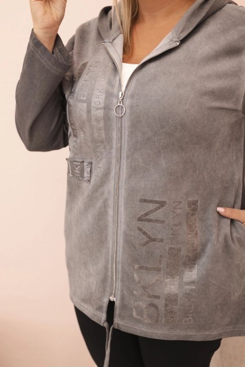Bluza damska Plus Size dekatyzowana z kapturem i nadrukiem BKLYN grafitowa