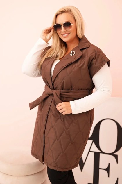 Kamizelka damska Plus Size pikowana z paskiem i kołnierzem czekoladowa