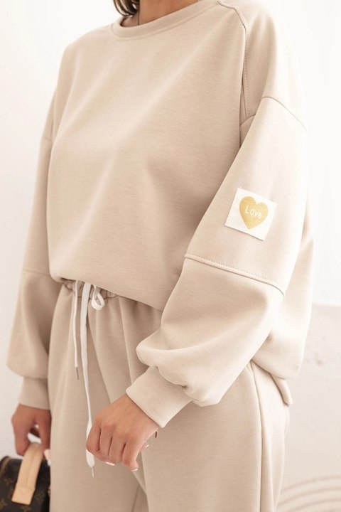 Komplet damski masełkowy z luźną bluzą i spodniami z napisem LOVE beżowy