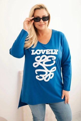 Bluzka damska Plus Size bawełniana z napisem i dekoltem V chabrowa