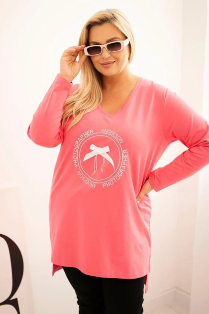 Bluzka damska z dłuższym tyłem i nadrukiem różowa