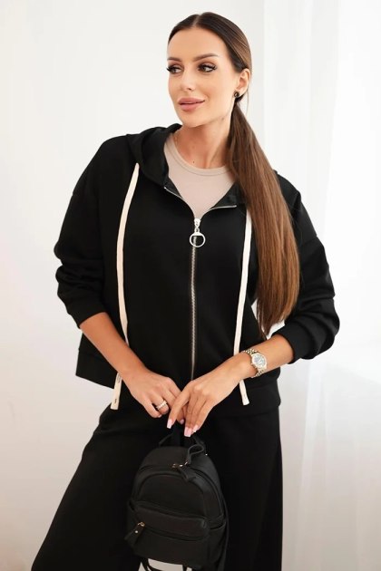 Komplet damski masełko z szeroką nogawką i bluzą na zamek czarny