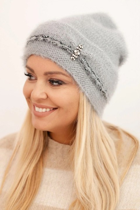 Czapka damska zimowa puszysta z perełkami i ozdobnym splotem szara