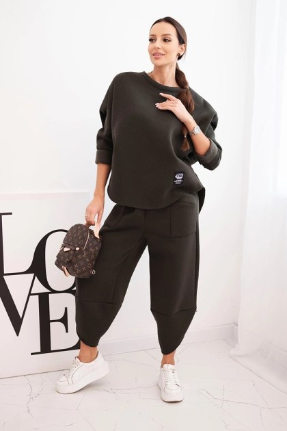 Komplet damski dresowy z grubszego materiału z szerokimi nogawkami khaki