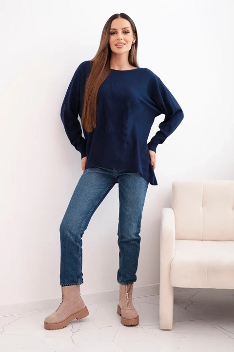 Stylowy granatowy sweter damski z tłoczoną gwiazdą i asymetrycznym dołem