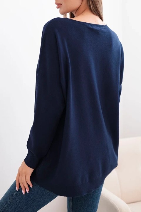 Stylowy granatowy sweter damski z tłoczoną gwiazdą i asymetrycznym dołem