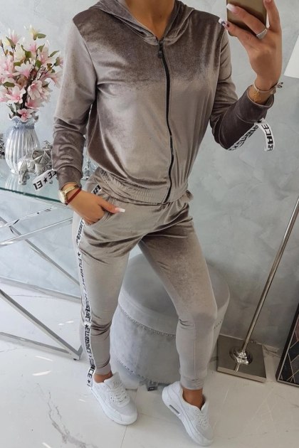 Komplet welurowy z ozdobnymi taśmami szary