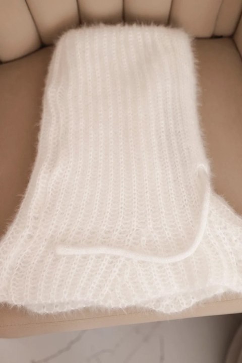 Czapka kaptur damski z delikatnym splotem z troczkami biały