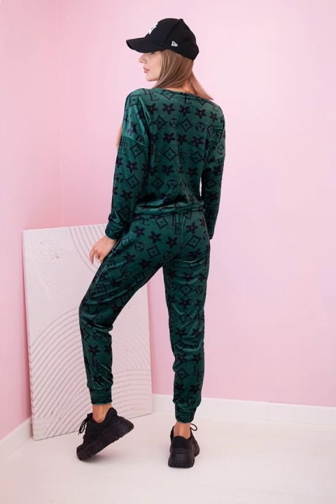 Zielony komplet welurowy w monogram – luksusowy dres damski w stylu glamour