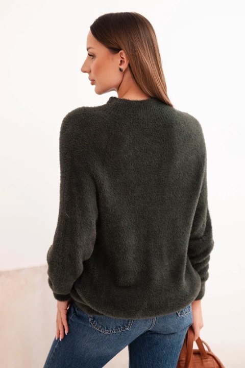 Sweter damski z wełną o miękkiej fakturze i długim rękawem khaki