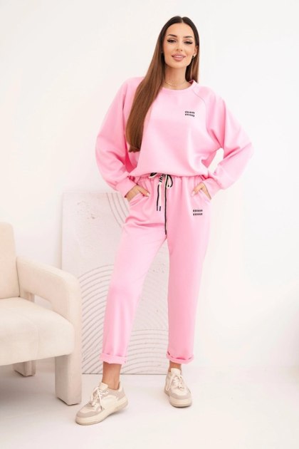 Komplet damski masełkowy z wiskozy z bluzą i spodniami jasno różowy
