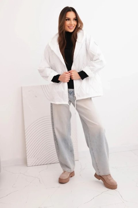 Kurtka damska wiosenna pikowana z kapturem i zamkiem biała