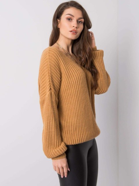 Camelowy Sweter z Koronką i Dekoltem w Łódkę