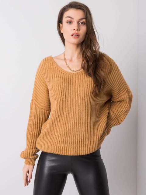 Camelowy Sweter z Koronką i Dekoltem w Łódkę