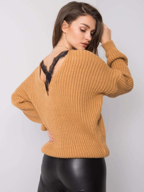 Camelowy Sweter z Koronką i Dekoltem w Łódkę
